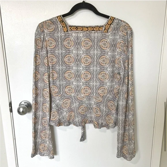 Patterned V-Neck Women's Top - Picture 8 of 16